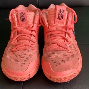 Kyrie 4 Atomic Pink 4y